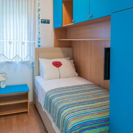 Dora Apartment *