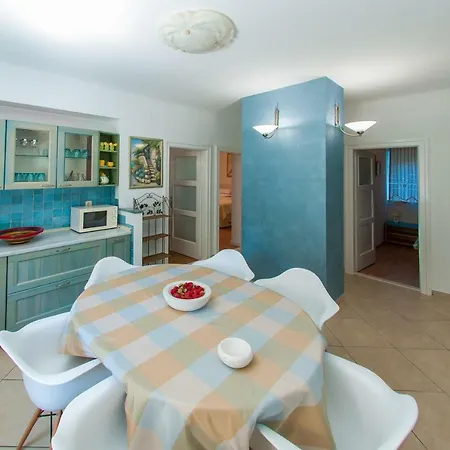 Apartment Dora